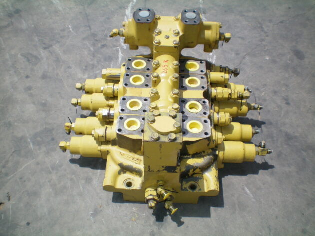 KOMATSU   PC650SE5  709-14-93100 - DISTRIBUIDOR DE 4 CARRETES - Imagen 2