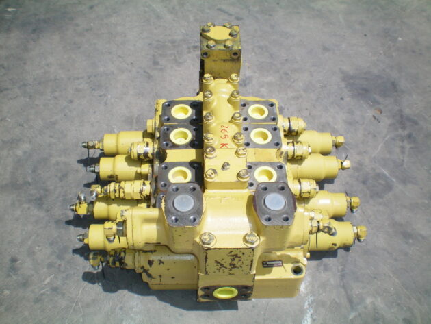 KOMATSU   PC650SE5  709-14-93100 - DISTRIBUIDOR DE 4 CARRETES - Imagen 4