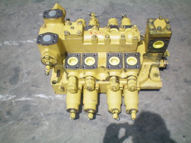 KOMATSU   PC650SE5  709-14-93100 - DISTRIBUIDOR DE 4 CARRETES