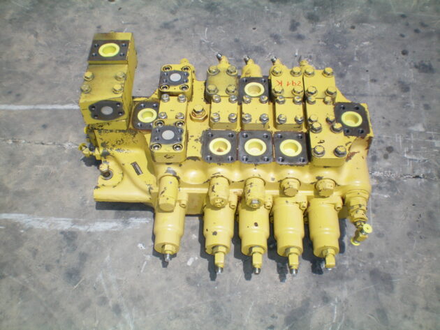 KOMATSU   PC650SE5  709-15-93100 - DISTRIBUIDOR DE 5 CARRETES - Imagen 3
