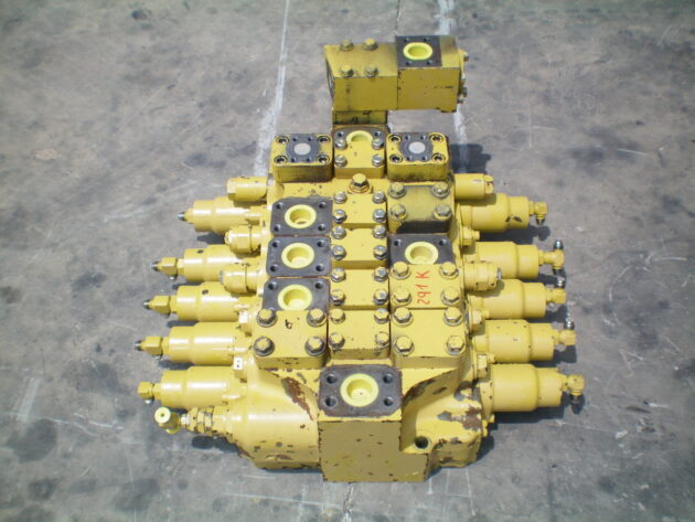 KOMATSU   PC650SE5  709-15-93100 - DISTRIBUIDOR DE 5 CARRETES - Imagen 4