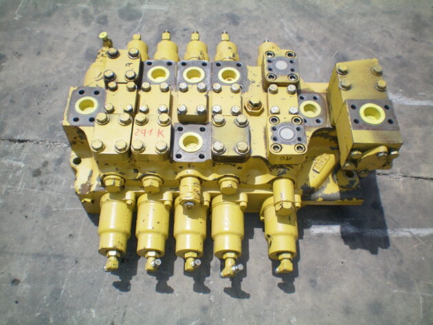 KOMATSU   PC650SE5  709-15-93100 - DISTRIBUIDOR DE 5 CARRETES