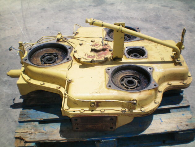 KOMATSU   PC650SE5  209-38-00025 - CAJA DE TRANSFERENCIAS DE BOMBAS - Imagen 2