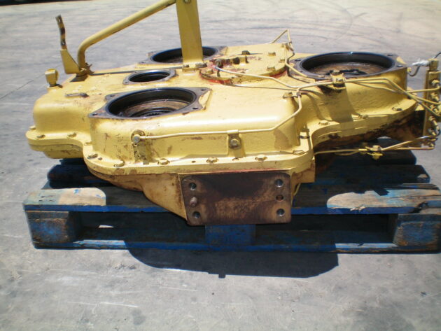 KOMATSU   PC650SE5  209-38-00025 - CAJA DE TRANSFERENCIAS DE BOMBAS - Imagen 3