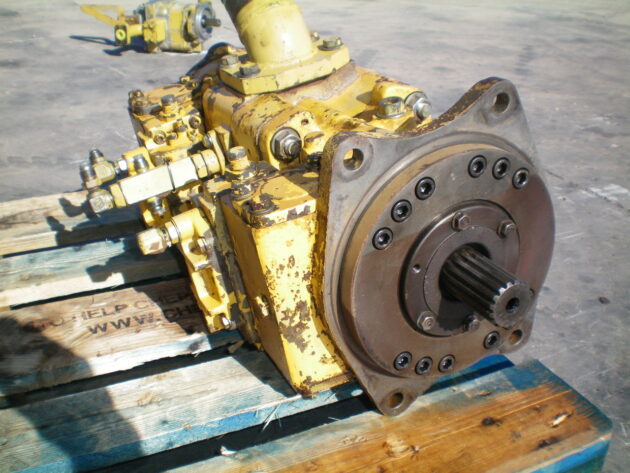 KOMATSU   PC650SE5  708-25-04081 - BOMBA HIDRÁULICA PRINCIPAL