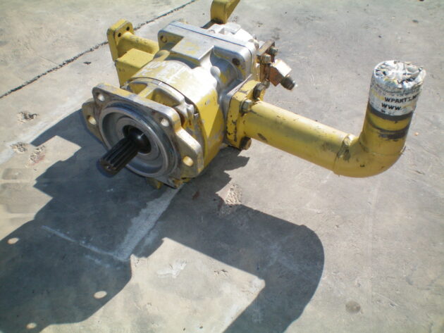 KOMATSU  PC650SE5 - 705-51-31060 - PUMP GROUP - PILOT - Image 2
