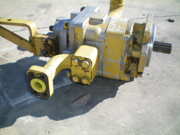 KOMATSU  PC650SE5 - 705-51-31060 - PUMP GROUP - PILOT - Image 3