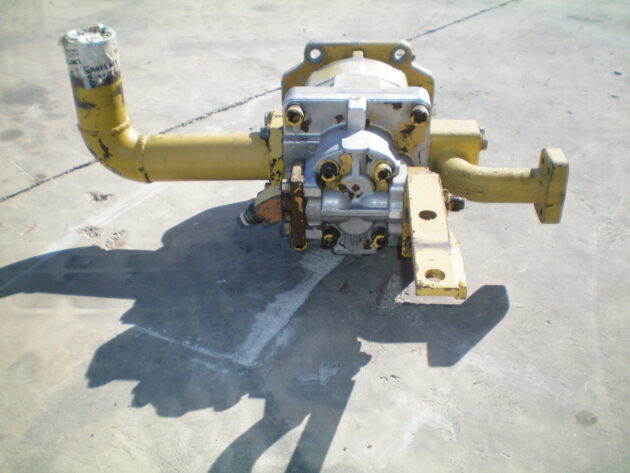 KOMATSU  PC650SE5 - 705-51-31060 - PUMP GROUP - PILOT - Image 4