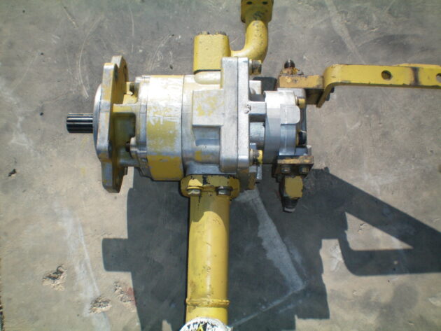 KOMATSU  PC650SE5 - 705-51-31060 - PUMP GROUP - PILOT