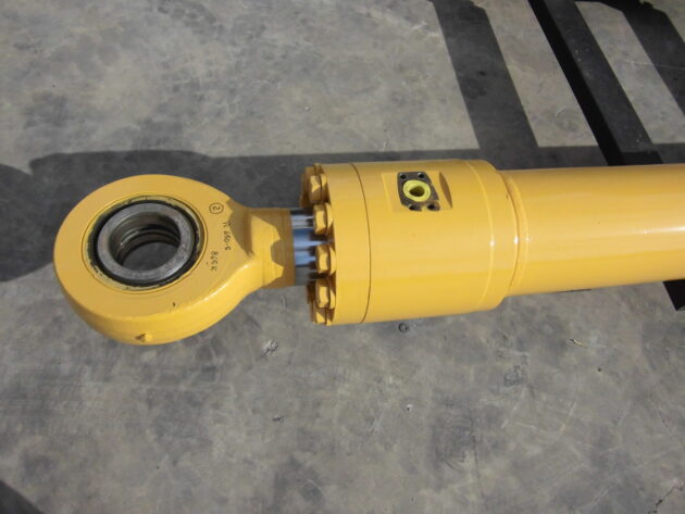 KOMATSU   PC650SE5  209-63-02120 - BOTELLA DE BALANCÍN - Imagen 4