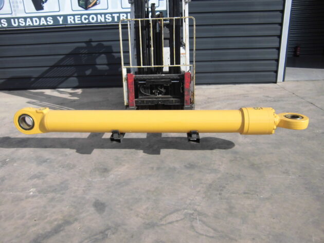 KOMATSU   PC650SE5  209-63-02100 - BOTELLA DE ELEVACIÓN PLUMA - Imagen 2