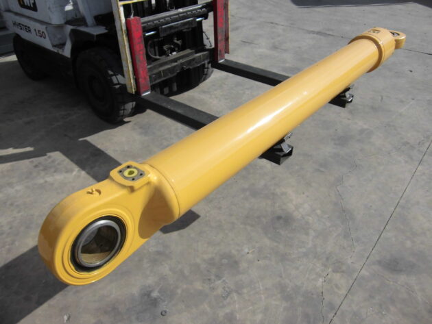 KOMATSU   PC650SE5  209-63-02100 - BOTELLA DE ELEVACIÓN PLUMA - Imagen 4