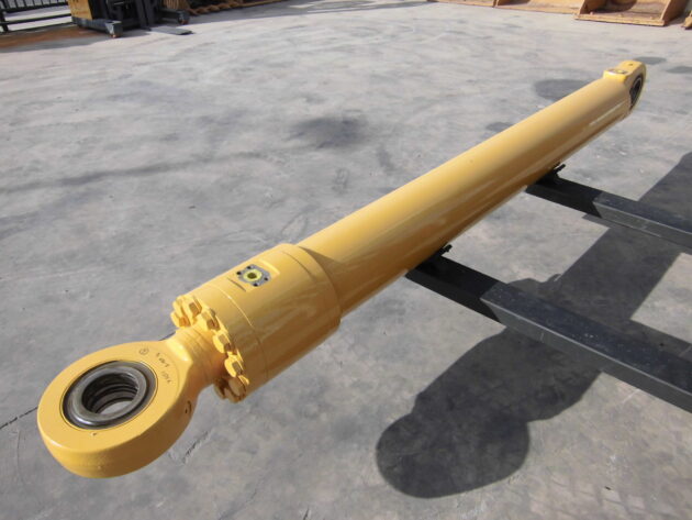 KOMATSU   PC650SE5  209-63-02100 - BOTELLA DE ELEVACIÓN PLUMA