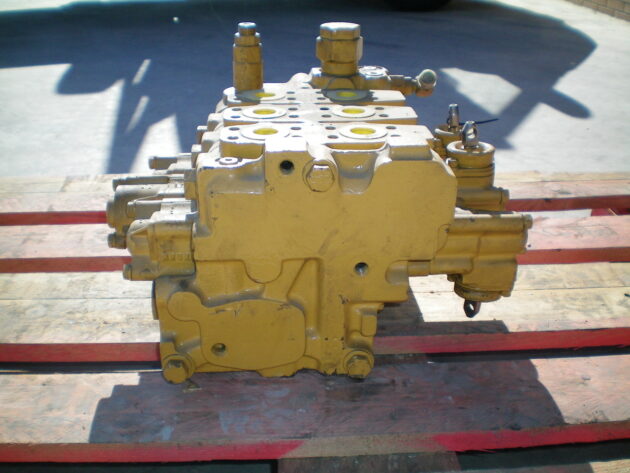 CATERPILLAR   D6H  6E-5558 (*) - DISTRIBUIDOR DELANTERO DE BULLDOZER - Imagen 3