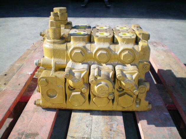 CATERPILLAR   D6H  6E-5558 (*) - DISTRIBUIDOR DELANTERO DE BULLDOZER - Imagen 4