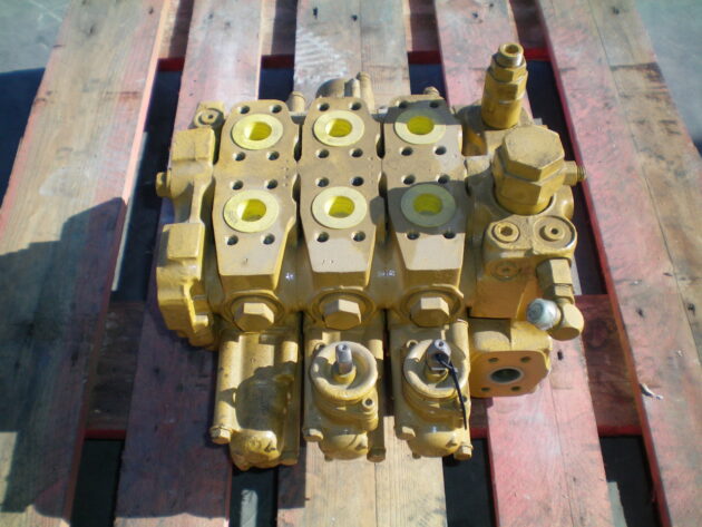 CATERPILLAR   D6H  6E-5558 (*) - DISTRIBUIDOR DELANTERO DE BULLDOZER - Imagen 6