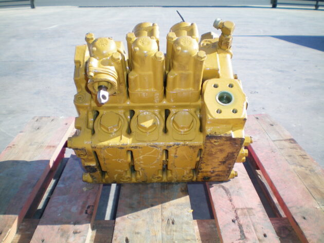 CATERPILLAR   D6H  6E-5558 (*) - DISTRIBUIDOR DELANTERO DE BULLDOZER
