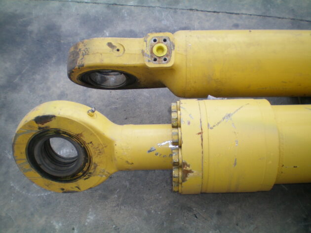 KOMATSU   PC750SE6K  707-01-XA520 - BOTELLA DE ELEVACIÓN PLUMA - Imagen 4