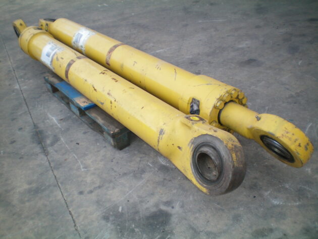KOMATSU   PC750SE6K  707-01-XA520 - BOTELLA DE ELEVACIÓN PLUMA
