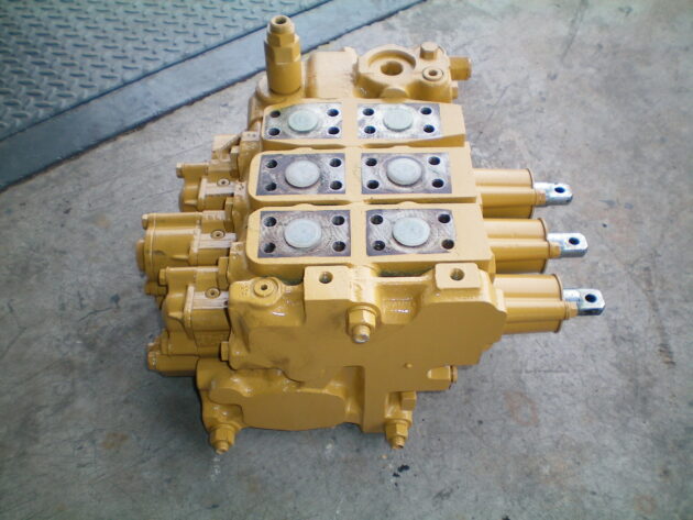 CATERPILLAR   D7R  113-9430 - DISTRIBUIDOR DE PALA - Imagen 3
