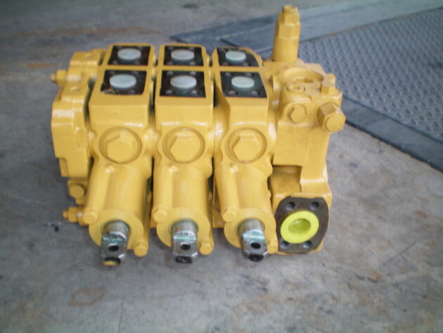 CATERPILLAR   D7R  113-9430 - DISTRIBUIDOR DE PALA - Imagen 4