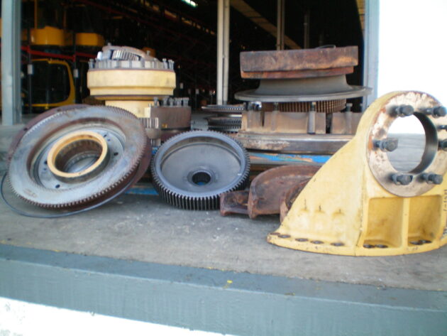 CATERPILLAR   D7R  8E-5273 (*) - CONJUNTO DE EMBRAGUE,DIRECCIÓN Y FRENOS - Imagen 4