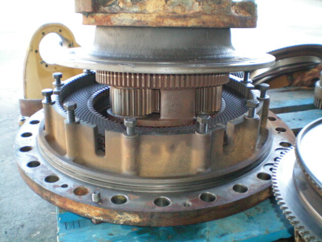 CATERPILLAR   D7R  8E-5273 (*) - CONJUNTO DE EMBRAGUE,DIRECCIÓN Y FRENOS - Imagen 6