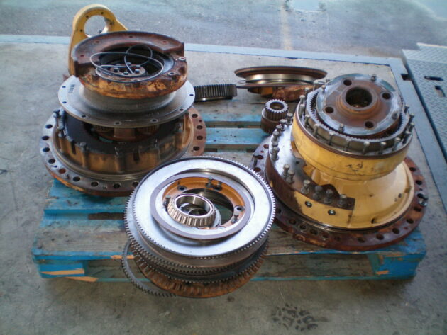 CATERPILLAR   D7R  8E-5273 (*) - CONJUNTO DE EMBRAGUE,DIRECCIÓN Y FRENOS