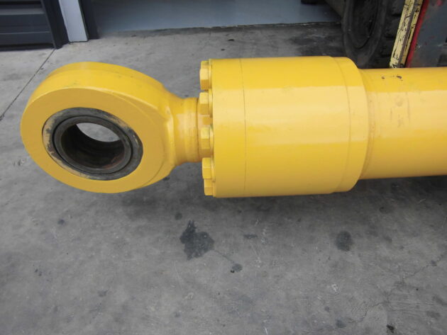KOMATSU   PC11006  21N-63-X2322 - BOTELLA DE BALANCÍN - Imagen 3