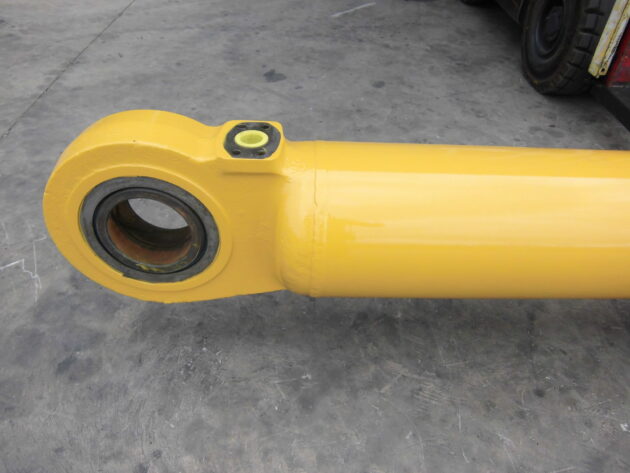 KOMATSU   PC11006  21N-63-X2302 - BOTELLA DE ELEVACIÓN PLUMA IZQ.Nº1 BUEN ESTADO RETENES USADO - Imagen 5
