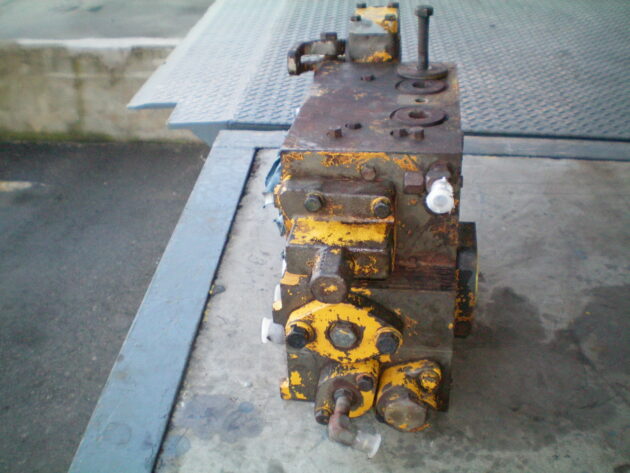 CATERPILLAR   D10  3G-5079 - DISTRIBUIDOR DE PALA - Imagen 3