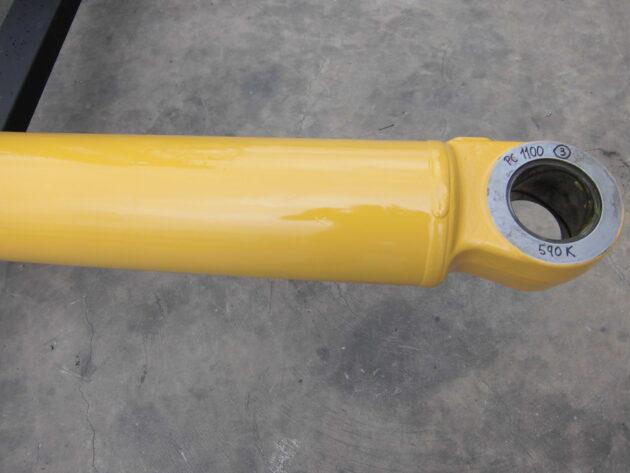 KOMATSU   PC11006  21N-63-X2332 - BOTELLA DE CAZO  IZQ. - Imagen 4