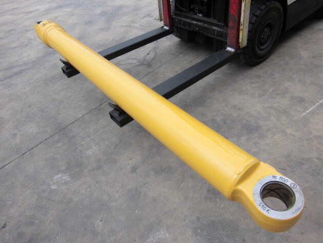 KOMATSU   PC11006  21N-63-X2342 - BOTELLA DE CAZO  DER. - Imagen 4