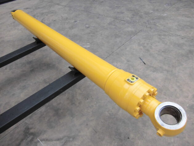 KOMATSU   PC11006  21N-63-X2342 - BOTELLA DE CAZO  DER. - Imagen 5