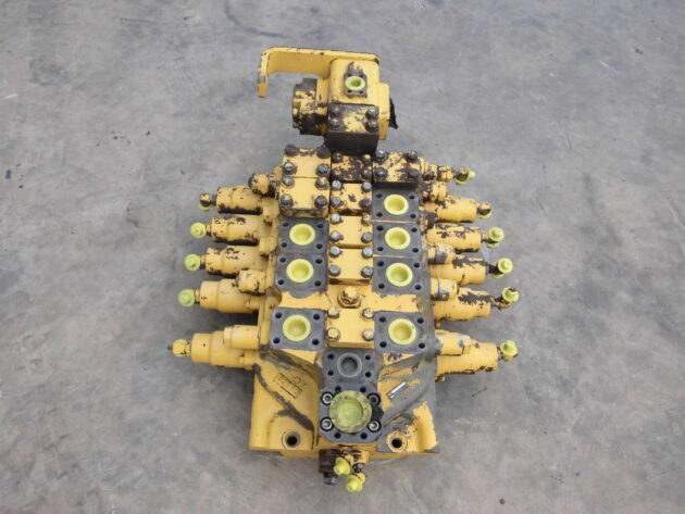 KOMATSU   PC11006  709-15-93402 - DISTRIBUIDOR PRINCIPAL DE 5 CARRETES - Imagen 5
