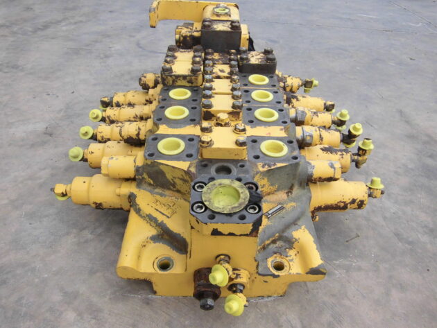 KOMATSU   PC11006  709-15-93402 - DISTRIBUIDOR PRINCIPAL DE 5 CARRETES - Imagen 6