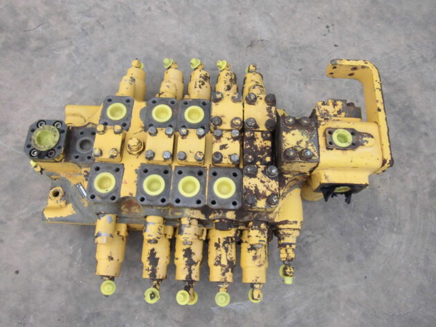 KOMATSU   PC11006  709-15-93402 - DISTRIBUIDOR PRINCIPAL DE 5 CARRETES