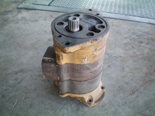 CATERPILLAR  D10  3P-7793 (*) - BOMBA DEL CONVERTIDOR - Imagen 3