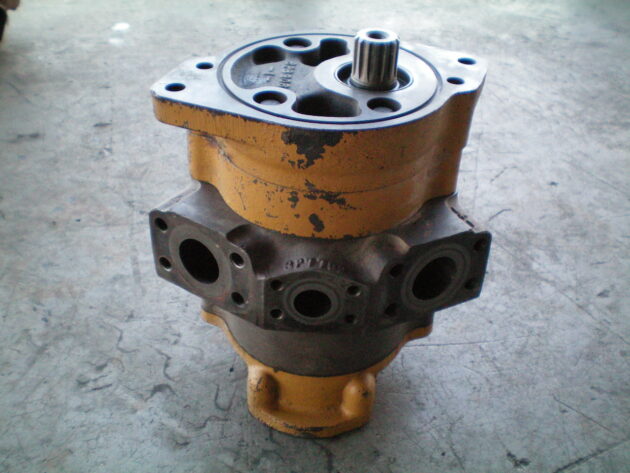 CATERPILLAR  D10  3P-7793 (*) - BOMBA DEL CONVERTIDOR