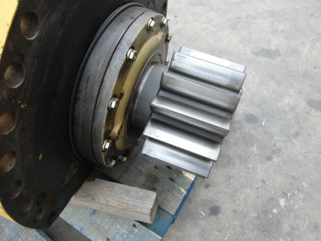KOMATSU   PC11006  21N-26-00051 - REDUCTOR DE GIRO - Imagen 3