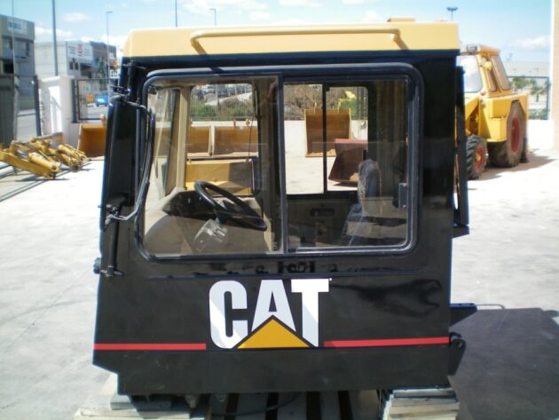 CATERPILLAR   D250E   - CABINA INTERIOR - Imagen 3