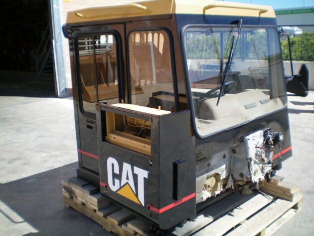 CATERPILLAR   D250E   - CABINA INTERIOR - Imagen 5