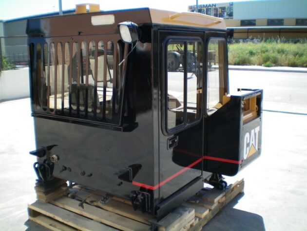 CATERPILLAR   D250E   - CABINA INTERIOR - Imagen 6