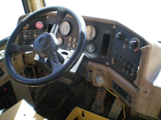 CATERPILLAR   D250E   - CABINA INTERIOR - Imagen 7