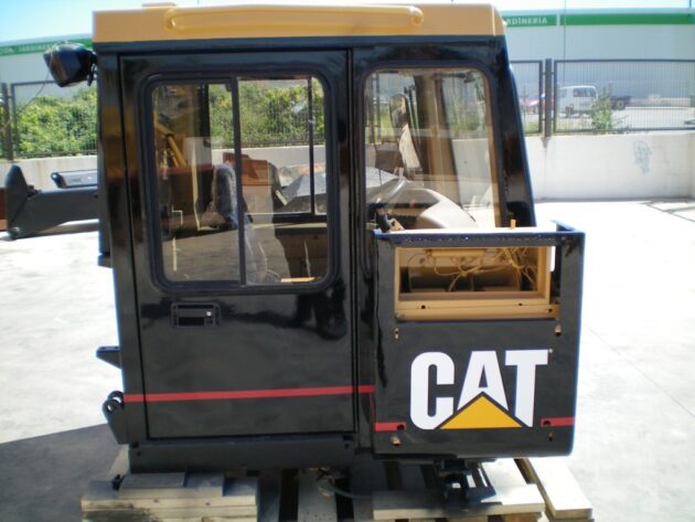 CATERPILLAR   D250E   - CABINA INTERIOR