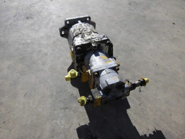 KOMATSU   PC11006  705-56-34360 - BOMBA HIDRÁULICA TRIPLE DE SERVICIOS - Imagen 2