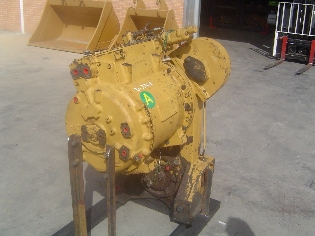 CATERPILLAR D250E 118-2282 - SERVOTRANSMISIÓN - Imagen 3