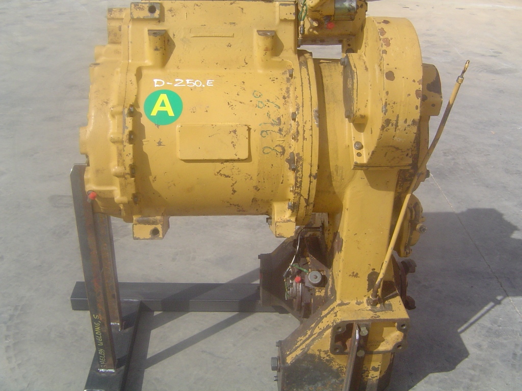 CATERPILLAR D250E 118-2282 - SERVOTRANSMISIÓN