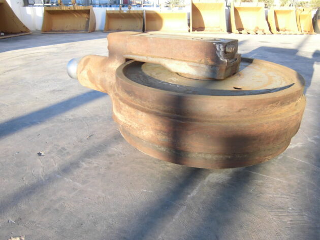 KOMATSU   PC11006  21N-30-00110 - RUEDA GUÍA - Imagen 4