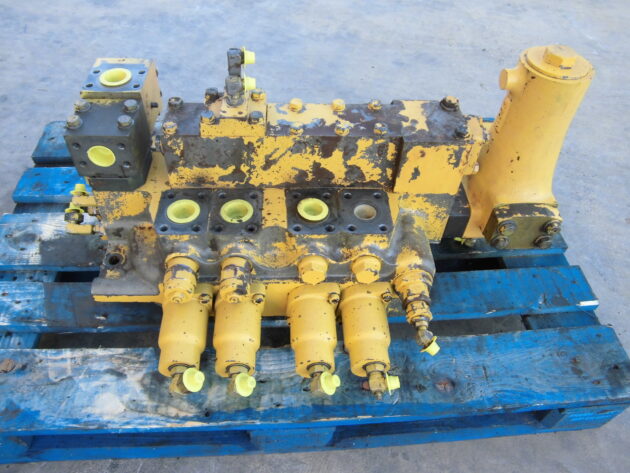 KOMATSU   PC11006  709-14-93500 - DISTRIBUIDOR DE 4 CARRETES - Imagen 2